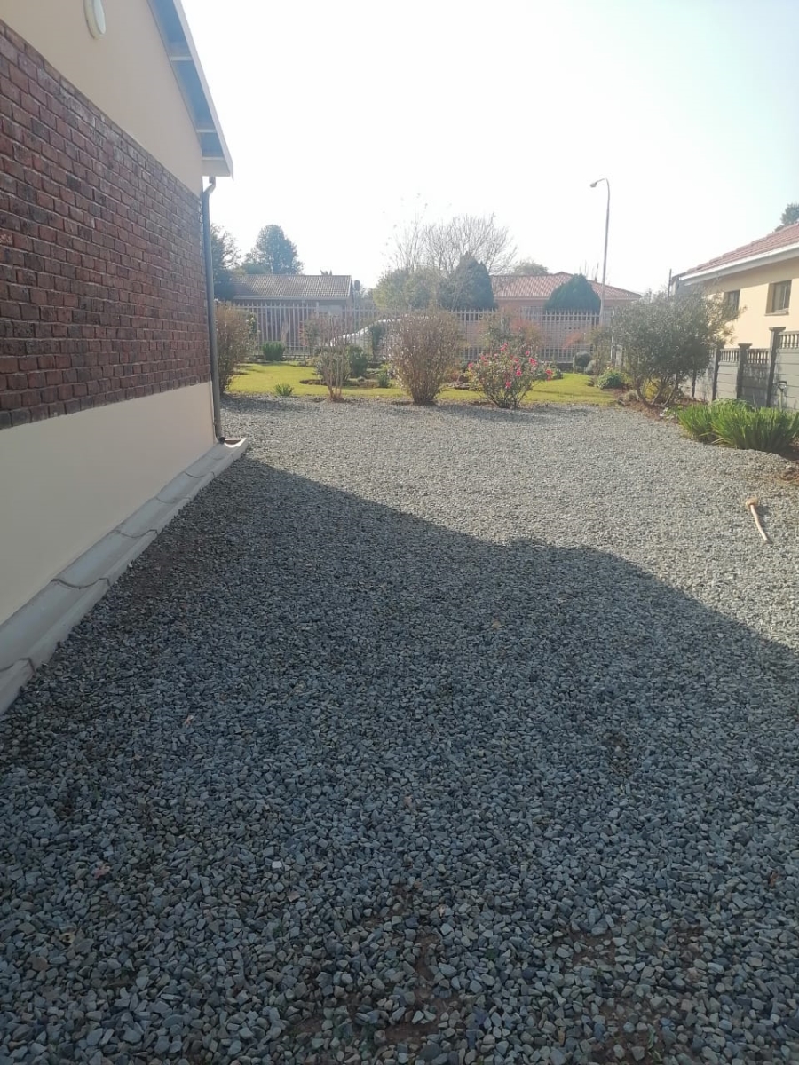To Let 3 Bedroom Property for Rent in Madeira Park Eastern Cape